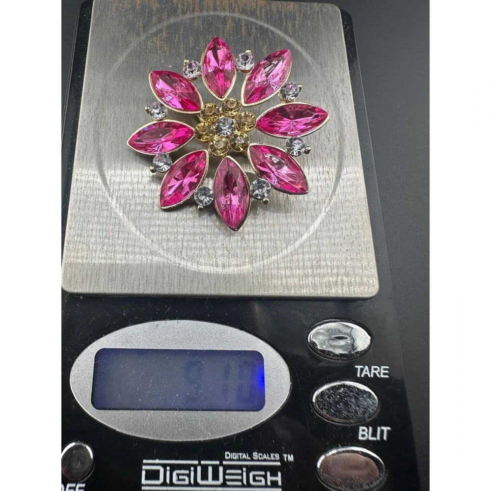 VTG Pink Rhinestone Flower Brooch Hot Pink Crystal Statement Pin Gold Tone 2